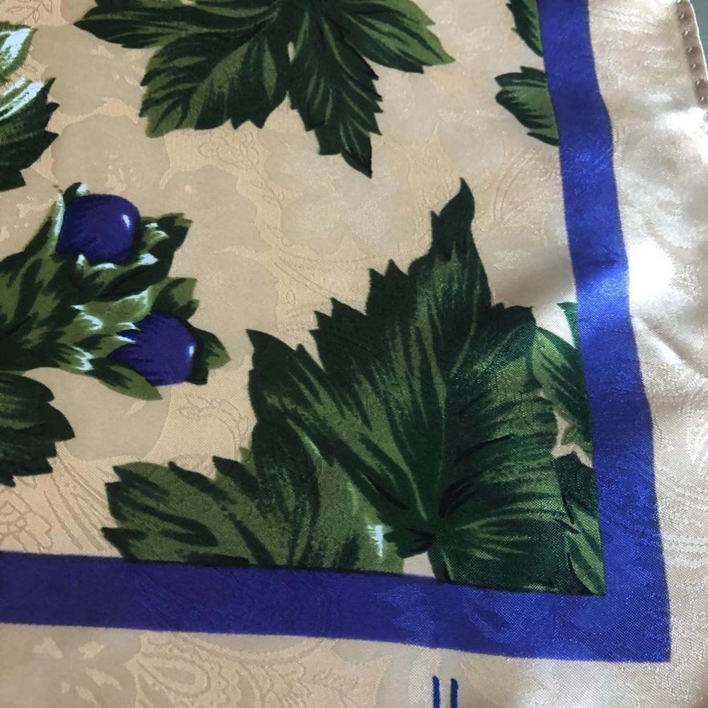 Violin scarf by Honey - Picture 3 of 3